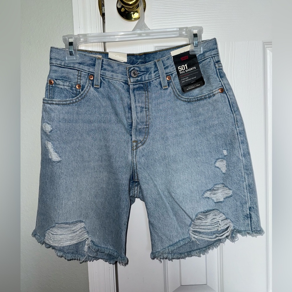 New Size 25 Levi shorts